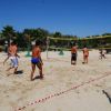 Partita di beach volley su sabbia.